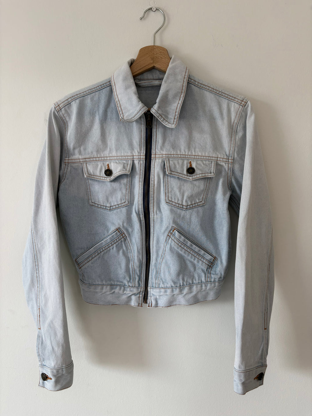 Y2K Cropped Denim Jacket Light Wash Zip Closure Unique Blue | Bardo